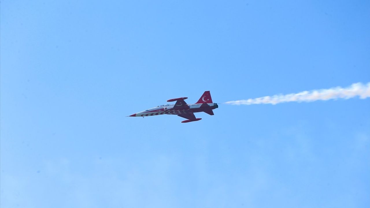 Türk Yıldızları İskenderun Semalarında Çevre Tanıma Uçuşu Gerçekleştirdi