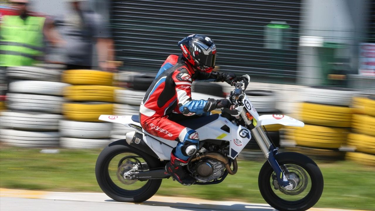 Türkiye Süpermoto Şampiyonası Uşak'ta Heyecanla Başladı