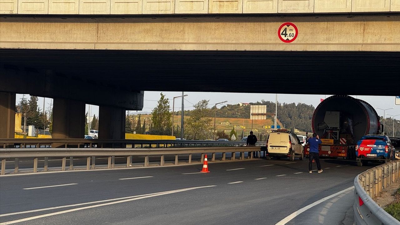 Tuzla'da D-100 Kara Yolu 12 Saat Boyunca Trafiğe Kapatılacak