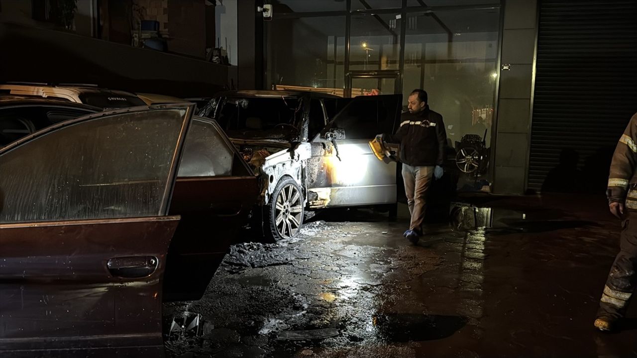 Tuzla'da Park Halindeki Cipe Sıçrayan Yangın Söndürüldü