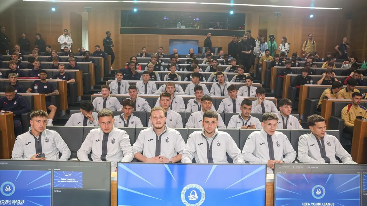 UEFA, Gençlik Ligi Yarı Final Oynayan Futbolcular İçin Kariyer Eğitimi Düzenledi