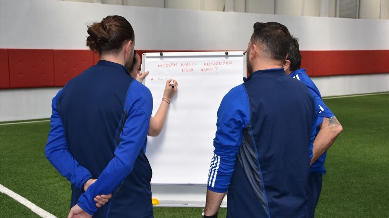 UEFA Kaleci B Lisans Antrenör Eğitimi İzmir'de Devam Ediyor