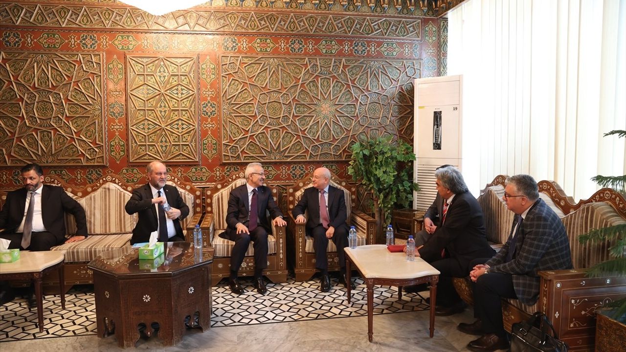 Ulaştırma ve Altyapı Bakanı Abdulkadir Uraloğlu, Şam'daki Resmi Ziyaretini Tamamladı