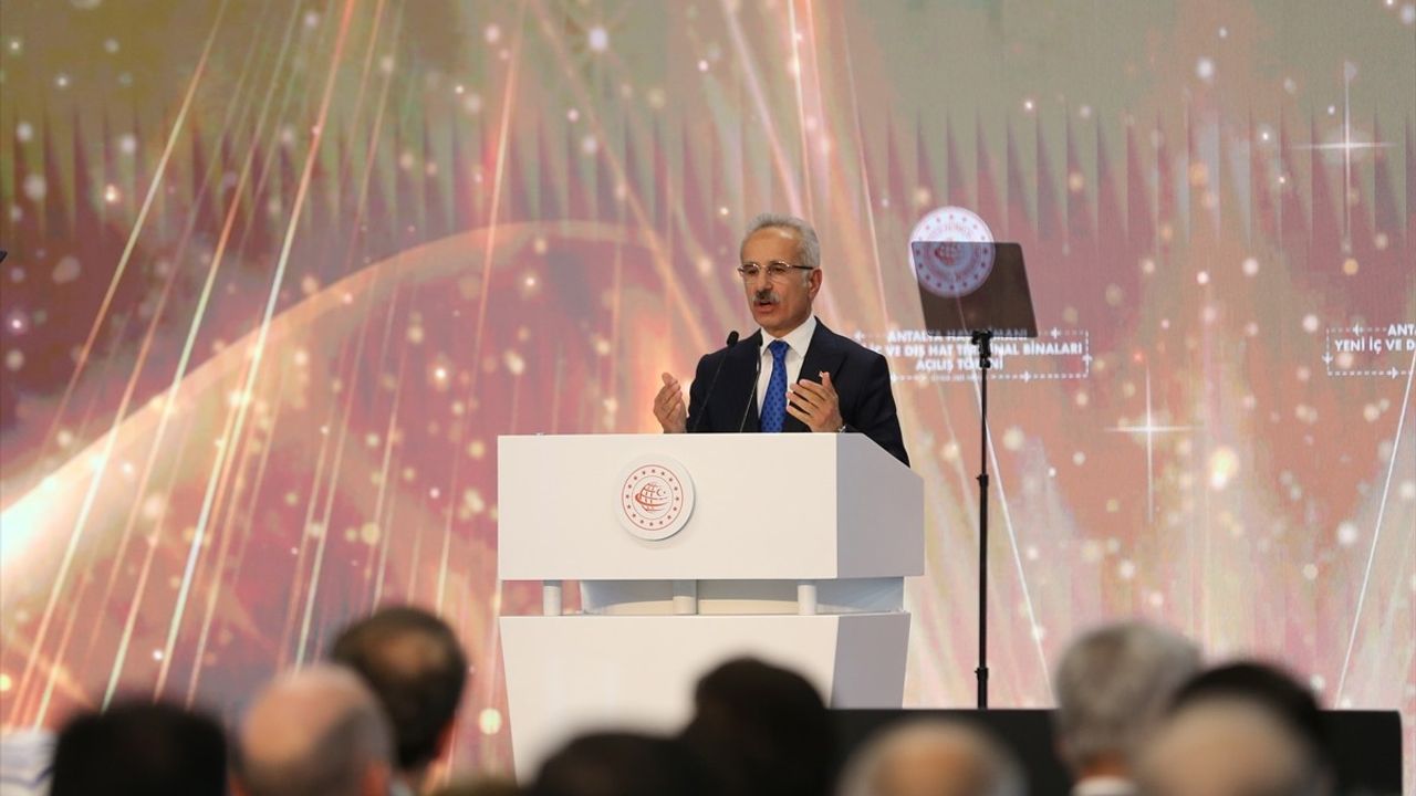 Ulaştırma ve Altyapı Bakanı Uraloğlu, Antalya Havalimanı Yeni Terminal Binası Açılışında Açıklamalarda Bulundu