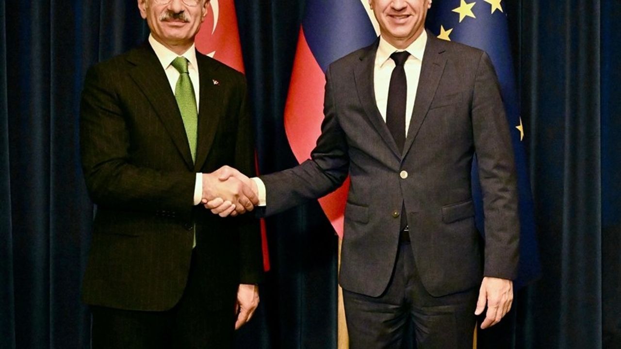 Ulaştırma ve Altyapı Bakanı Uraloğlu, Slovenya Başbakanı Golob ile Ulaşım ve Enerji İşbirliklerini Görüştü