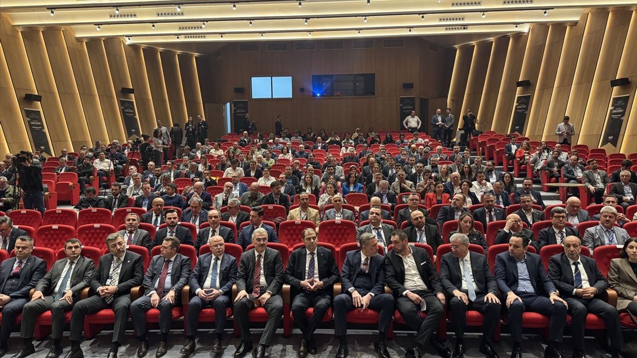 Uludağ Enerji Zirvesi Bursa'da Başladı: Enerji Stratejileri Tartışılıyor