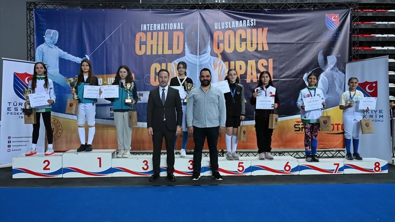 Uluslararası Eskrim Çocuk Kupası Antalya'da Başladı