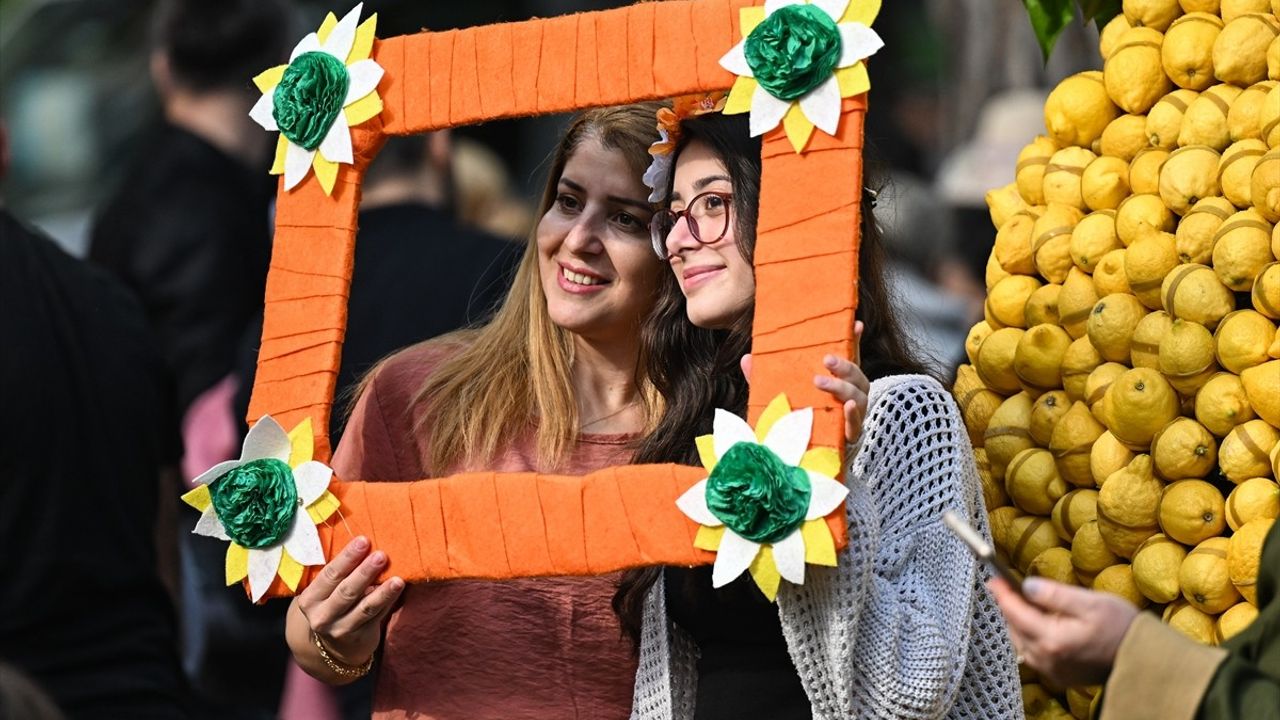 Uluslararası Portakal Çiçeği Karnavalı Adana'da Başladı