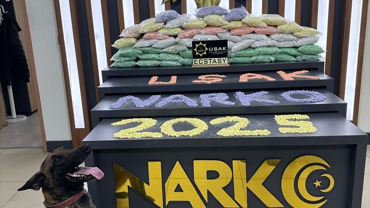 Uşak'ta 300 Bin Uyuşturucu Hap Ele Geçirildi, İki Şüpheli Gözaltına Alındı
