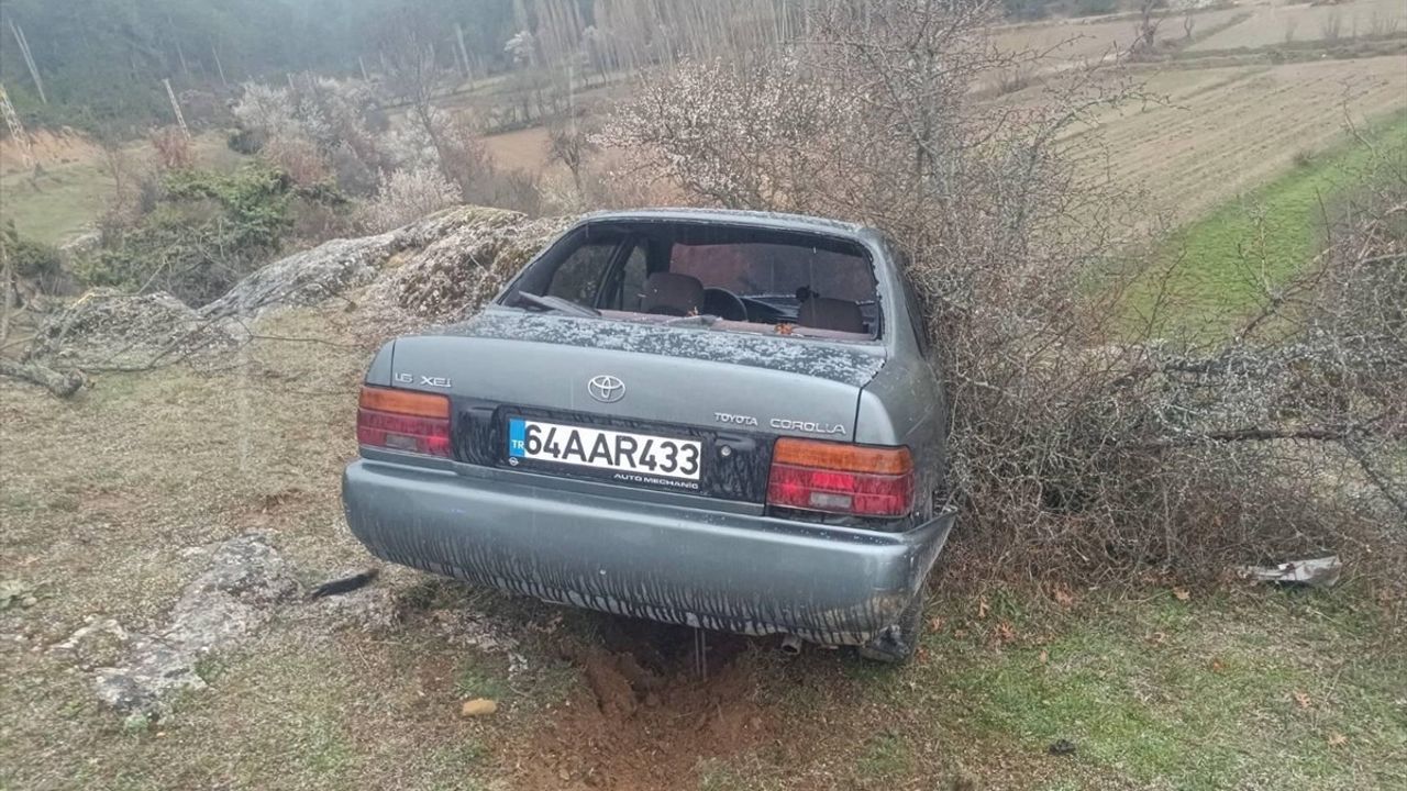 Uşak'ta otomobil kazasında sürücünün kafasında mermi çekirdeği bulundu