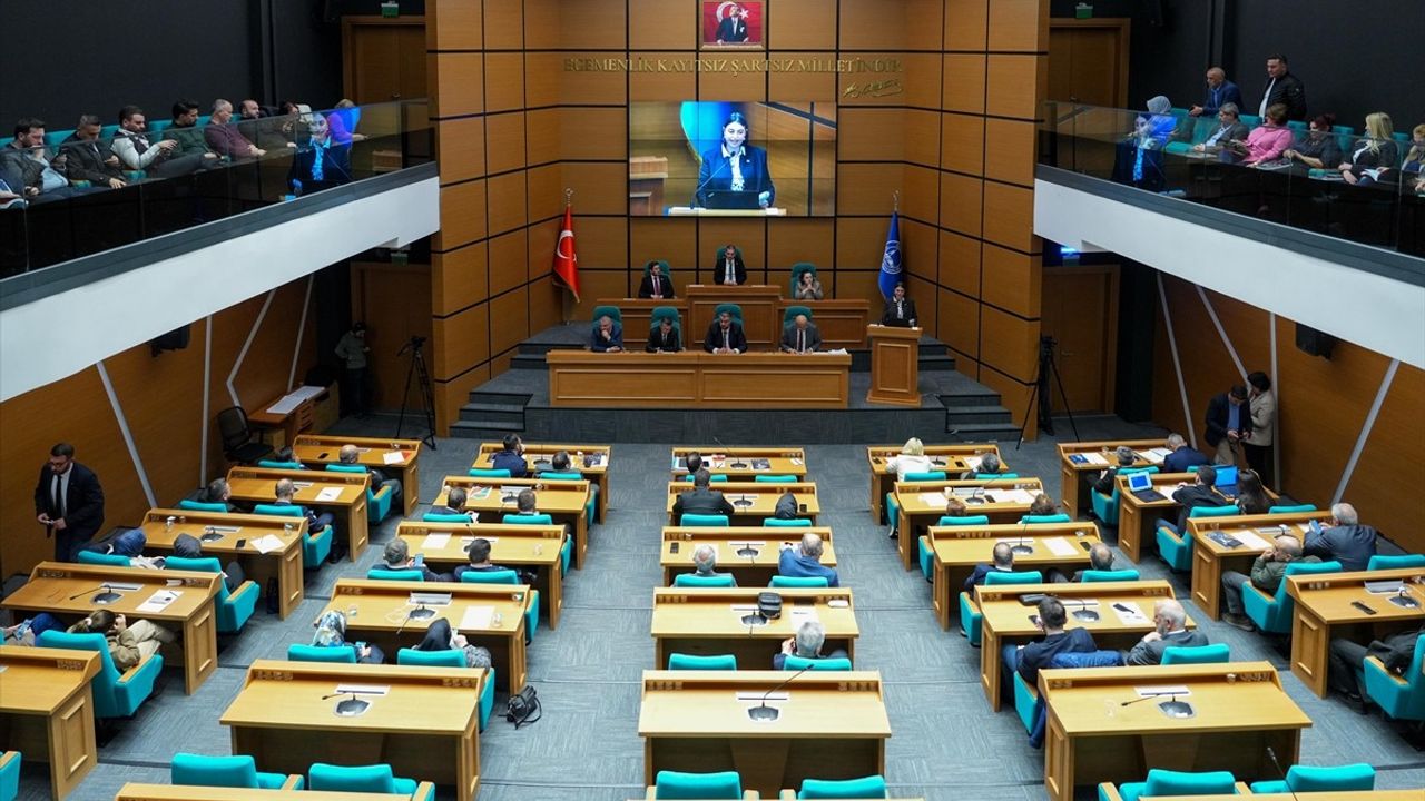 Üsküdar Belediye Meclisinde Gerilim: AK Parti ve MHP'li Üyeler Salonu Terk Etti