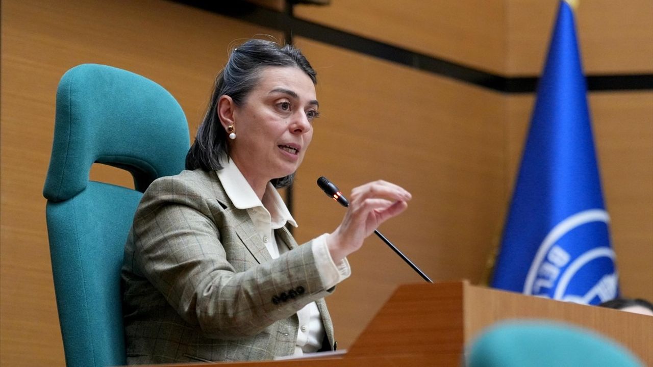 Üsküdar Belediye Meclisinde Sosyal Medya Paylaşımı Nedeniyle İşten Çıkarma İddiası Tartışıldı