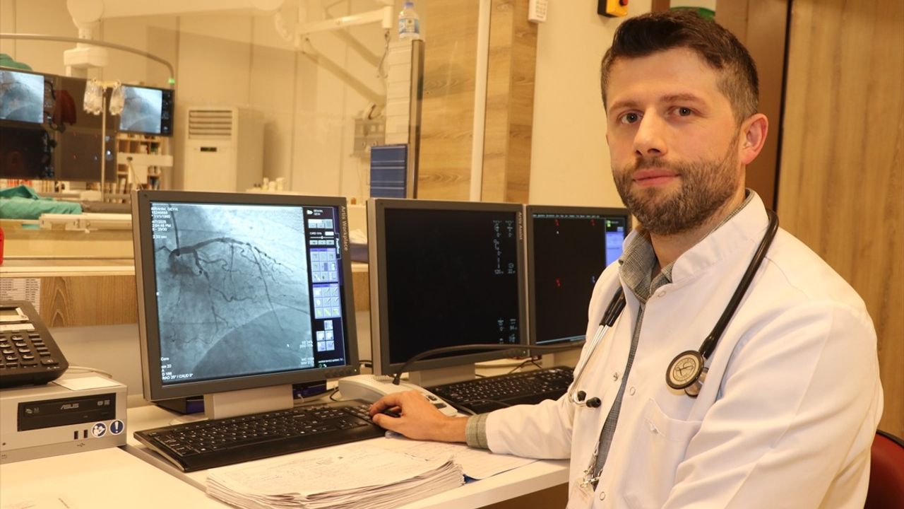 Uzmanlardan Kalp Krizi Önleme Önerileri: Sigara ve Alkol Tüketimini Azaltın