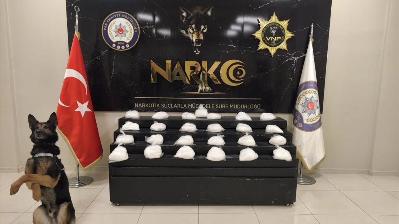 Van'da 25 Kilogram Sentetik Uyuşturucu Ele Geçirildi