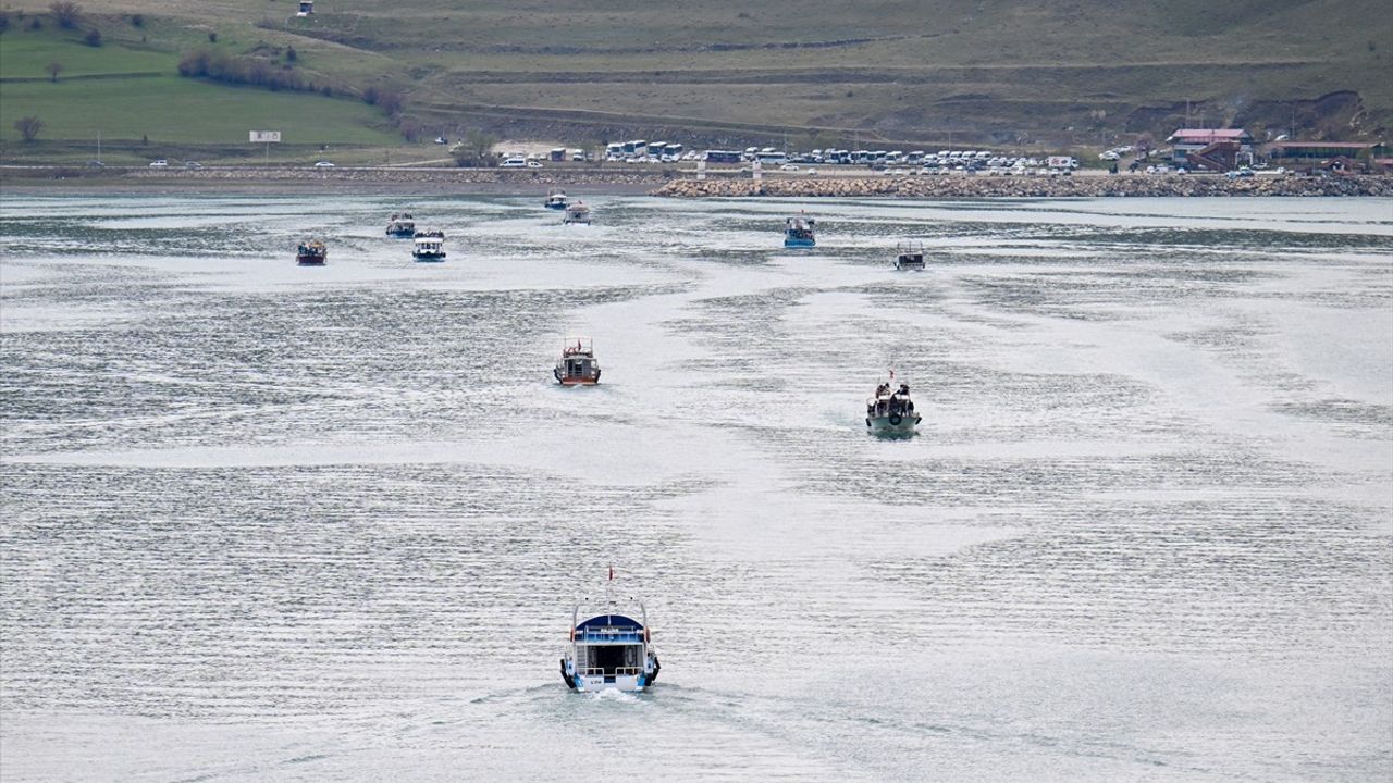 Van'da 3. Akdamar Adası Badem Çiçeği Festivali Başladı