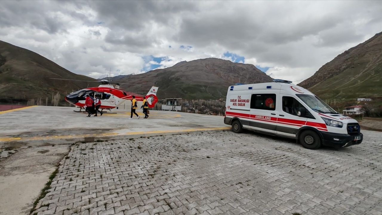 Van'da Ambulans Helikopter, Hamile Kadını Hastaneye Ulaştırdı