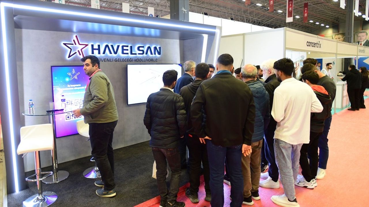 Van'da Doğu Anadolu Kariyer Fuarı, Öğrencileri İş Dünyasıyla Buluşturuyor