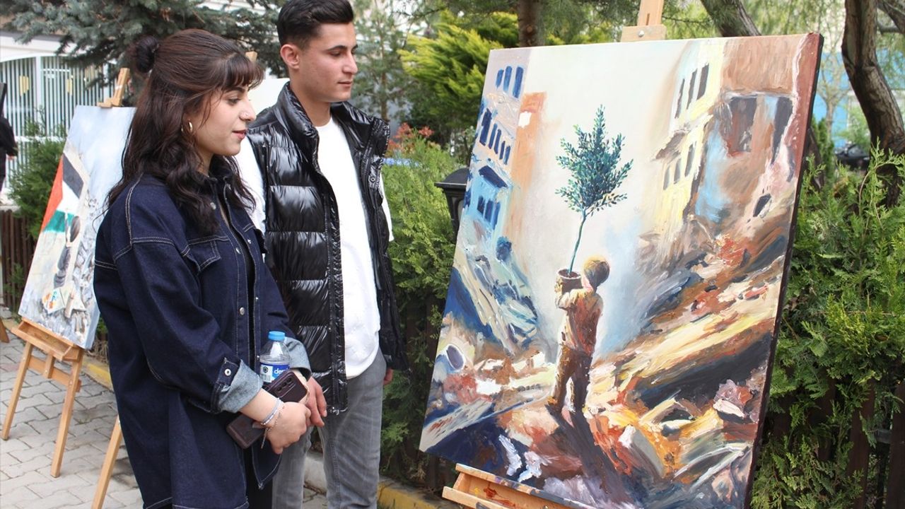 Van'da Filistin Temalı Resim Sergisi Düzenlendi