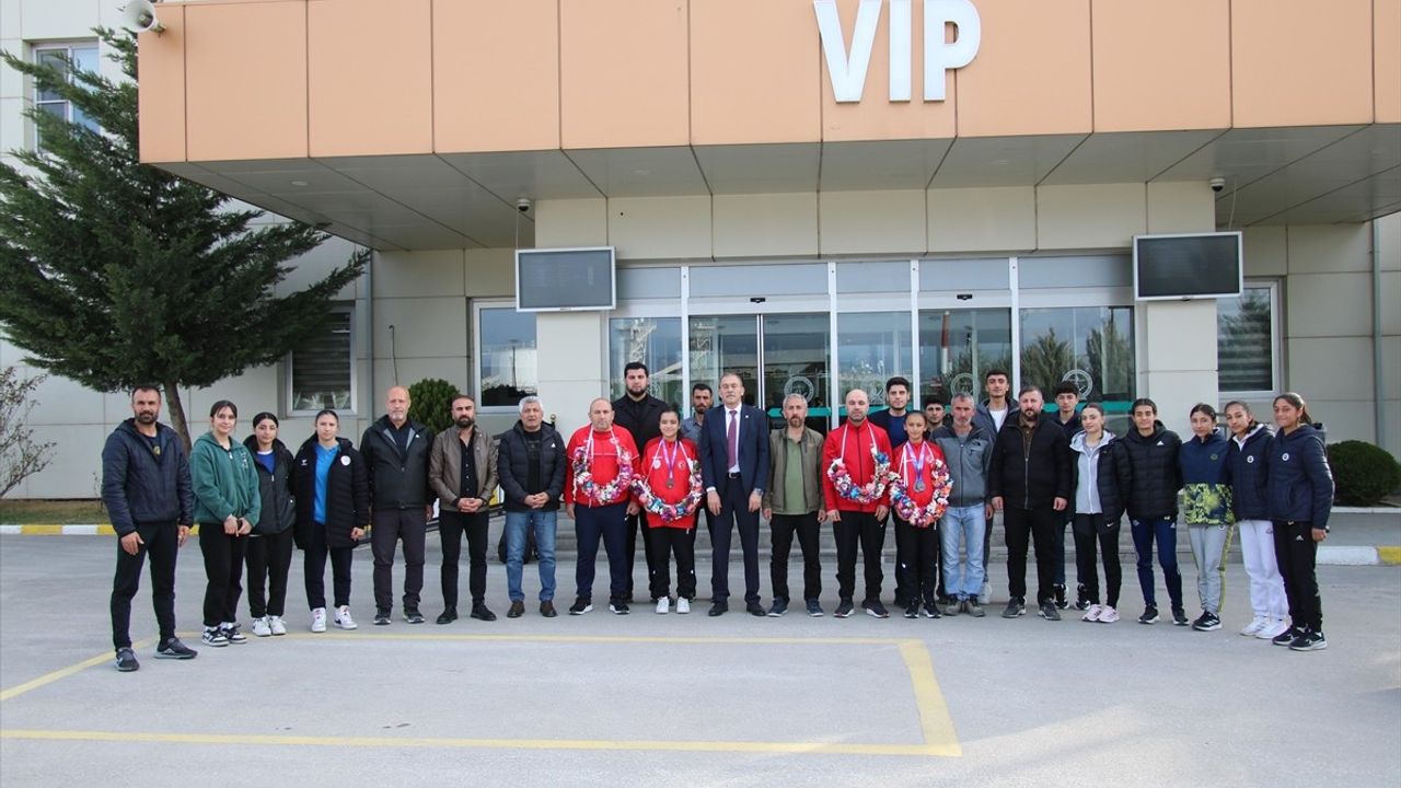 Vanlı Sporcular Dünya Liseler Şampiyonası'nda Madalya Kazandı