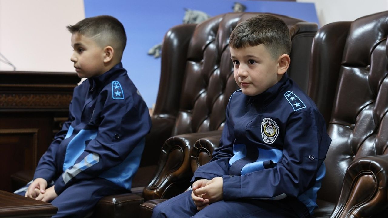 Vezirköprü'de Minik Zabıtalar, 23 Nisan'da Tezgah Denetimi Gerçekleştirdi