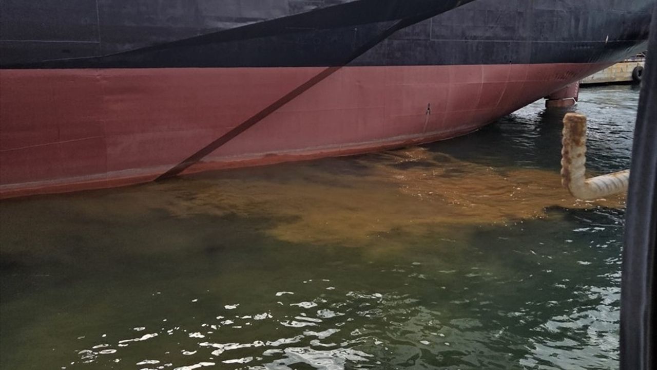 Yalova'da Marmara Denizi'ni Kirleten Geminin Ceza Miktarı 26 Milyon 656 Bin Lira
