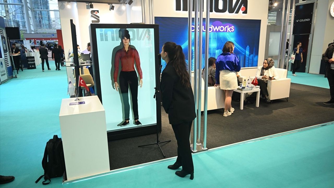 Yapay Zeka Destekli Dijital Çalışanlar Çeşitli Sektörlerde Hizmet Vermeye Başladı