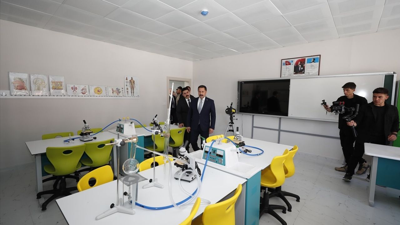 Yayladağı'nda Ali Mukadder Bilgili Ortaokulu Hizmete Girdi