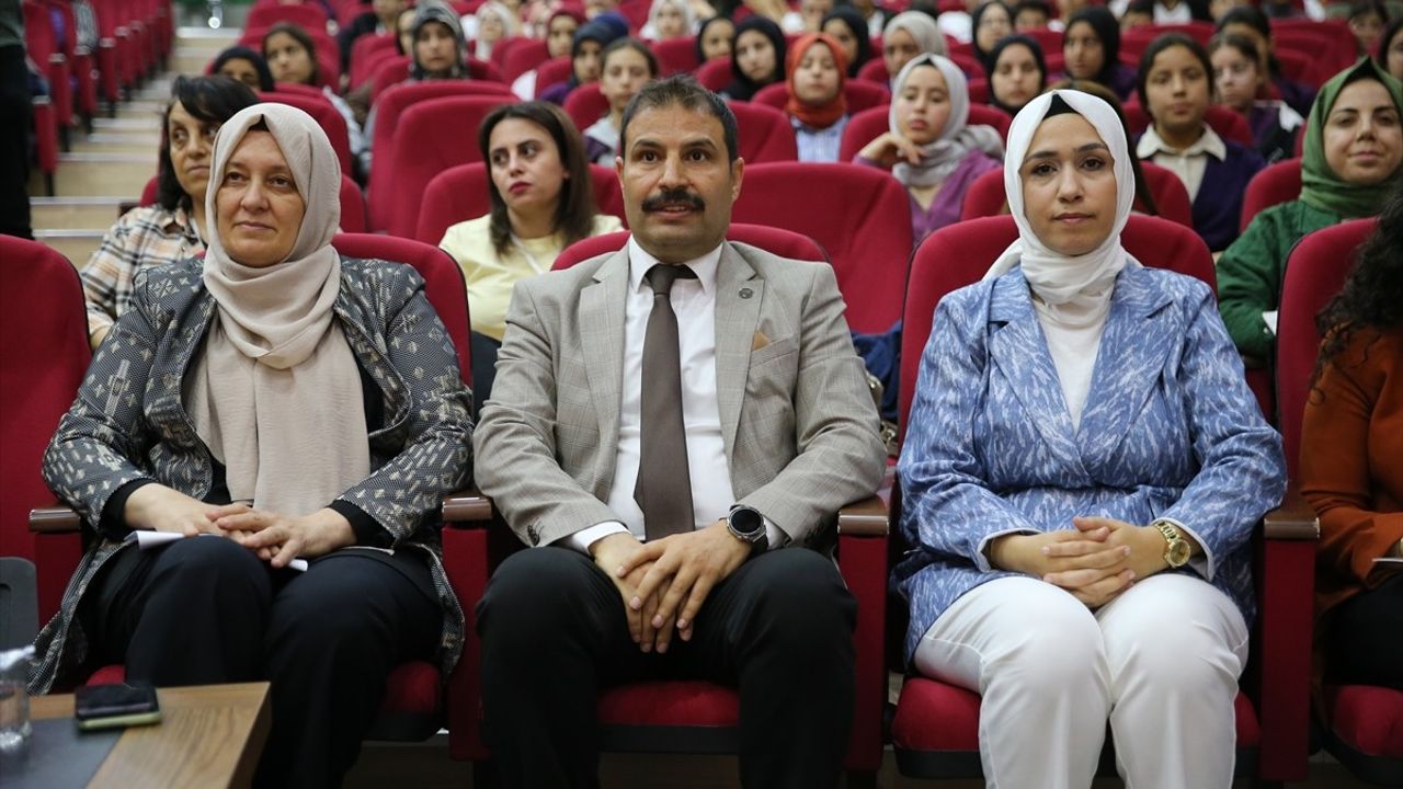 Yeşilay Liseler Arası Münazara Turnuvası'nın Bölge Finali Şanlıurfa'da Gerçekleşti