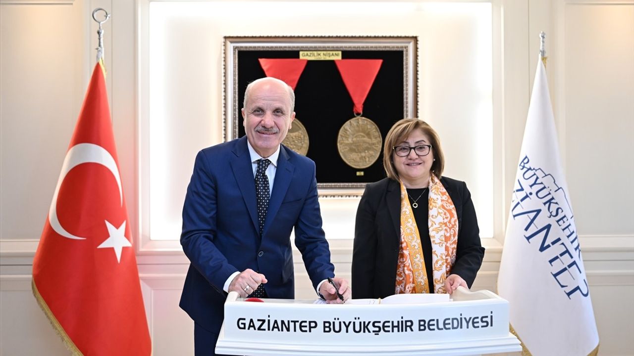 YÖK Başkanı Erol Özvar Gaziantep'te Ziyaretlerde Bulundu