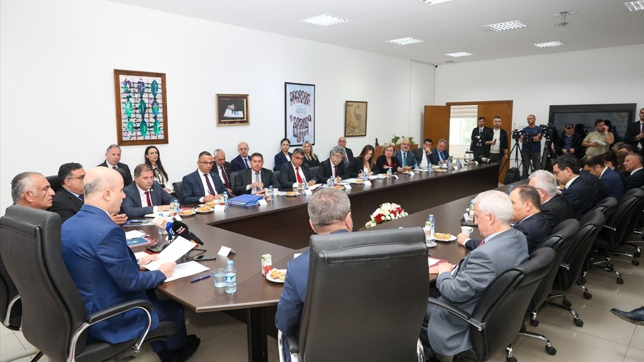 YÖK Başkanı Özvar, KKTC'de Üniversitelerin Uluslararasılaşmasına Dikkat Çekti