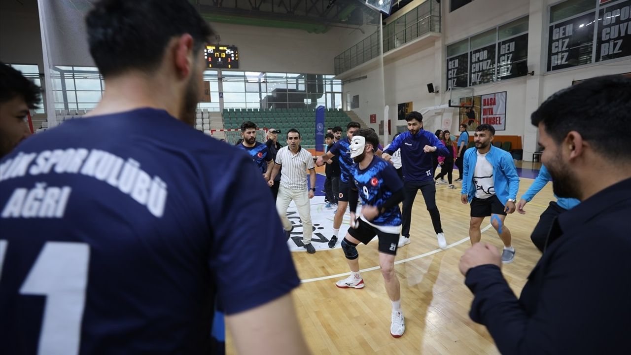 YURTLİG Voleybol Turnuvası'nın Doğu Anadolu Şampiyonu Ağrı KYK Takımı Oldu