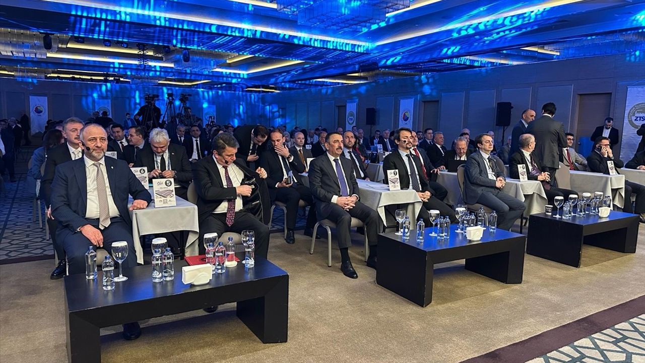 Zonguldak Ekonomi Zirvesi'nde Yerel Değerler ve Kalkınma Projeleri Tartışılıyor