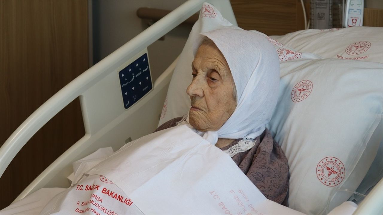104 Yaşındaki Bursa'lı Kadının Kalp Kapakçığı Ameliyatı Başarıyla Gerçekleşti