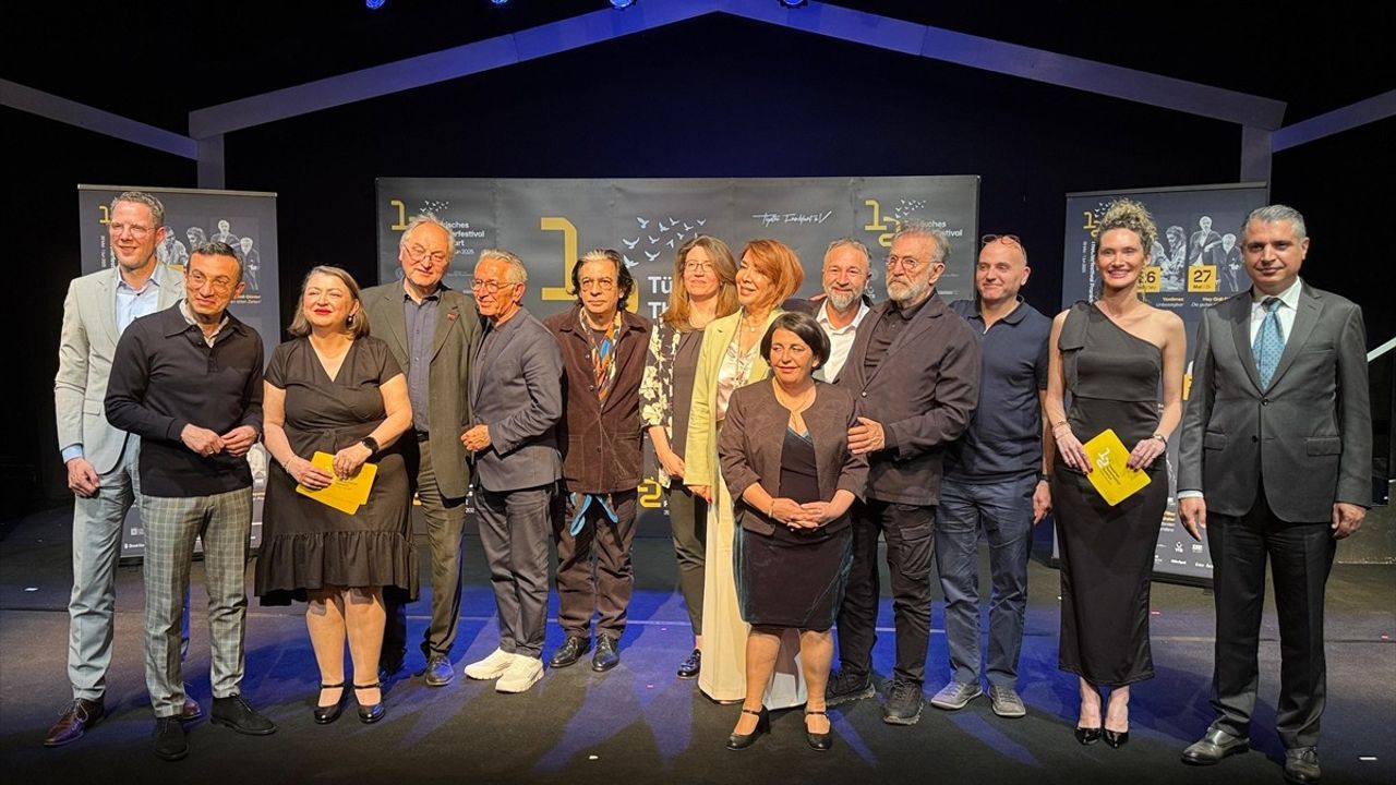 12. Frankfurt Türk Tiyatro Festivali, Gallus Theater'da 'Yenilmez' ile Kapılarını Açtı