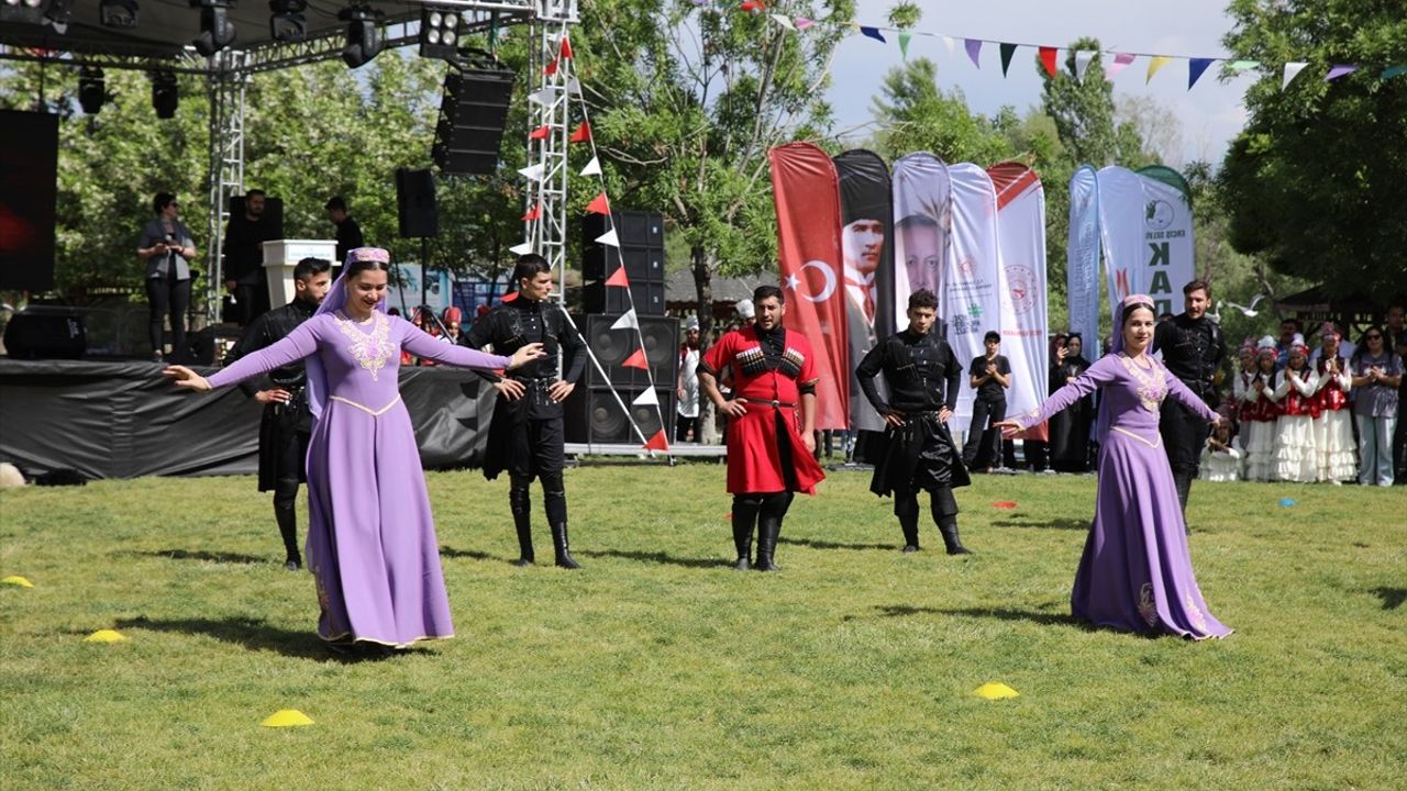 12. Uluslararası İnci Kefali Göçü Kültür ve Sanat Festivali Van'da Başladı