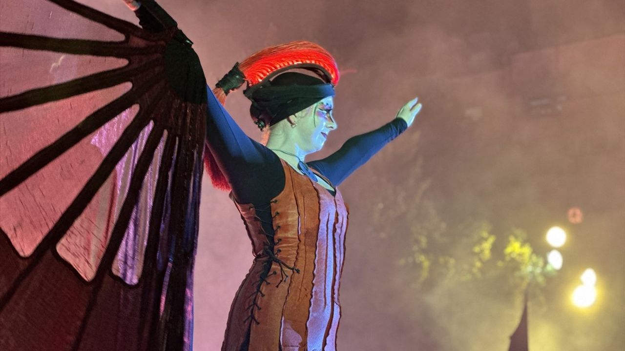 15. Uluslararası Tiyatro Festivali Antalya'da Başladı