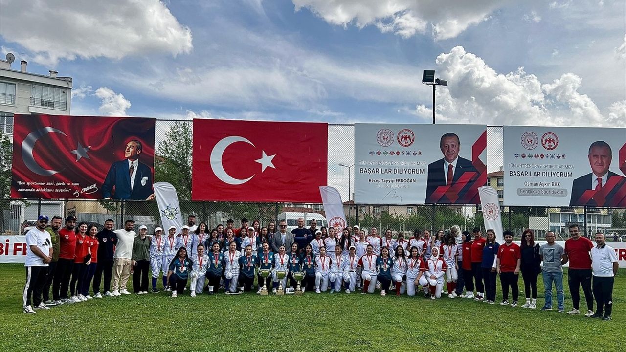 18 Yaş Altı Softbol Türkiye Şampiyonası Ankara'da Sona Erdi