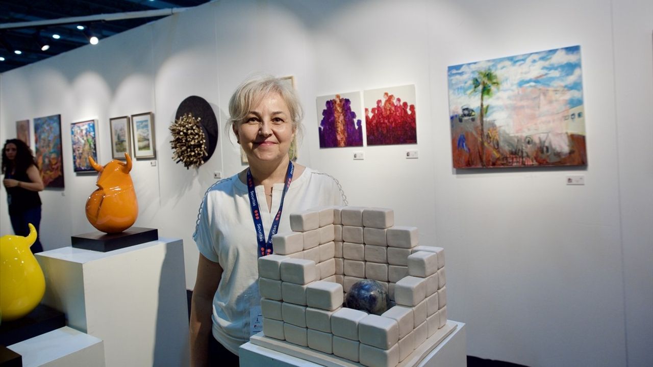 2. Uluslararası İzmir Sanat ve Antika Fuarı Kapılarını Açtı