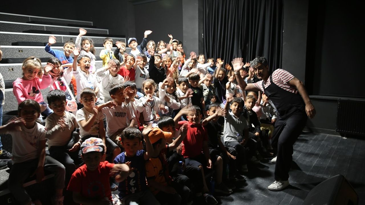 22. Van Akdamar Çocuk ve Gençlik Tiyatroları Şenliği Devam Ediyor