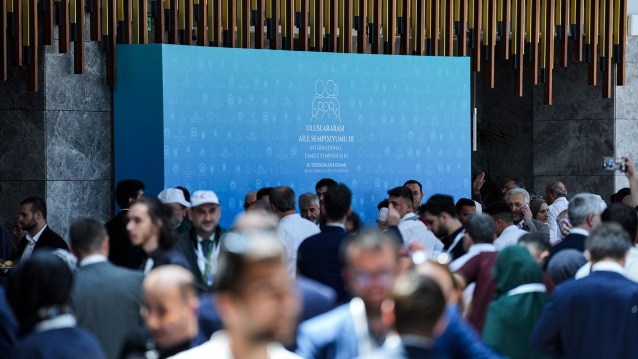 3. Uluslararası Aile Sempozyumu '21. Yüzyılda Aile Olmak' Temasıyla Başladı