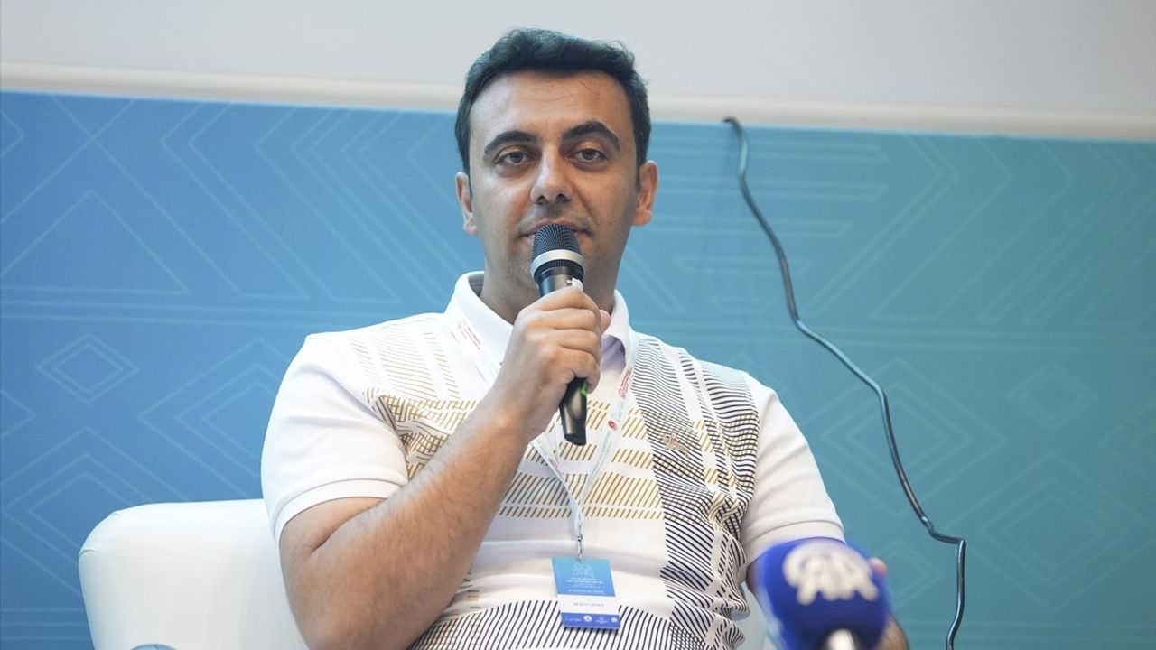 3. Uluslararası Aile Sempozyumu'nda Dijital Dönüşümdeki Riskler Ele Alındı