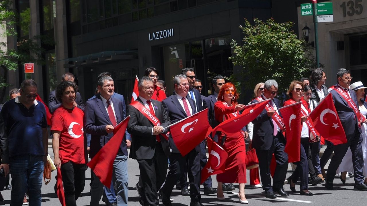 42. Geleneksel New York Türk Günü Yürüyüşü Büyük Coşkuyla Gerçekleşti