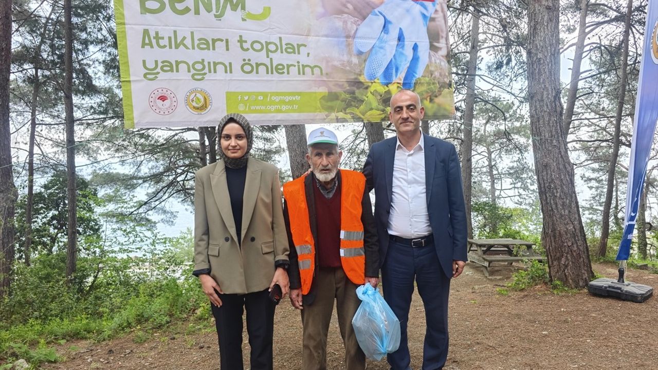 81 Yaşındaki Sadık Amca, 'Orman Benim' Etkinliğinde Çöp Topladı
