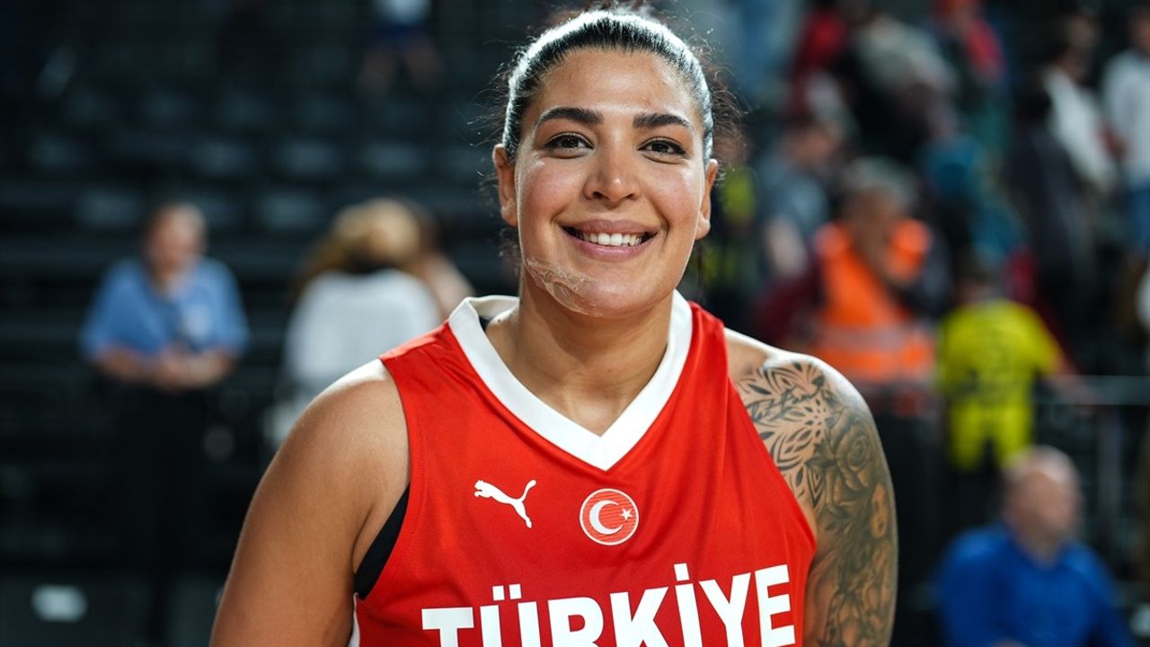 A Milli Kadın Basketbol Takımı'ndan Litvanya Zaferi: Derin Erdoğan ve Tilbe Şenyürek Açıklamalarda Bulundu