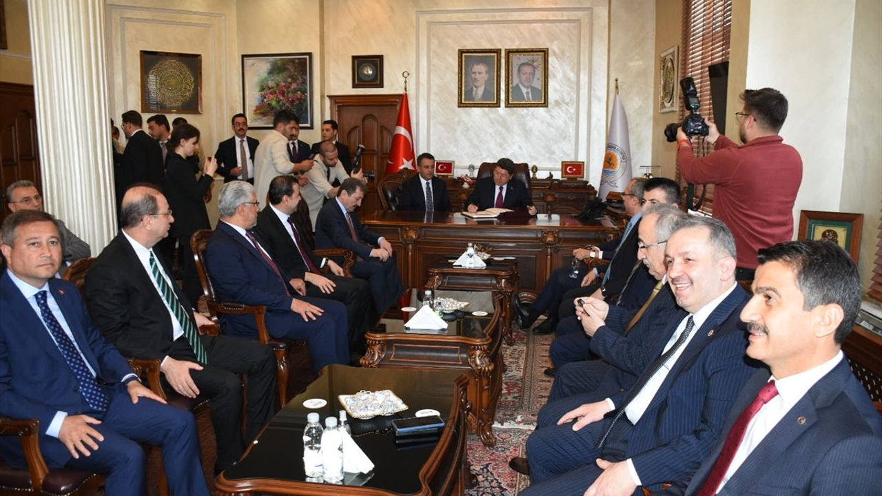 Adalet Bakanı Yılmaz Tunç, Samsun'da Büyükşehir Belediyesini Ziyaret Etti
