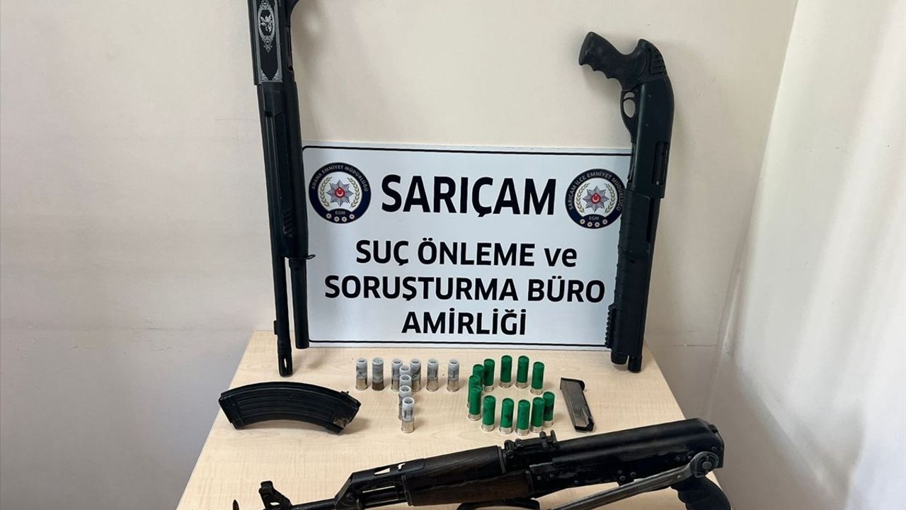 Adana'da Ruhsatsız Silah Operasyonu: Kalaşnikof ve Pompalı Tüfek Ele Geçirildi