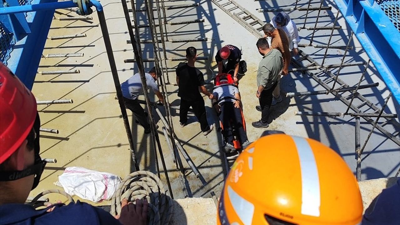 Adana'da Tekstil Fabrikasında İşçi Havuzdan Düşerek Yaralandı