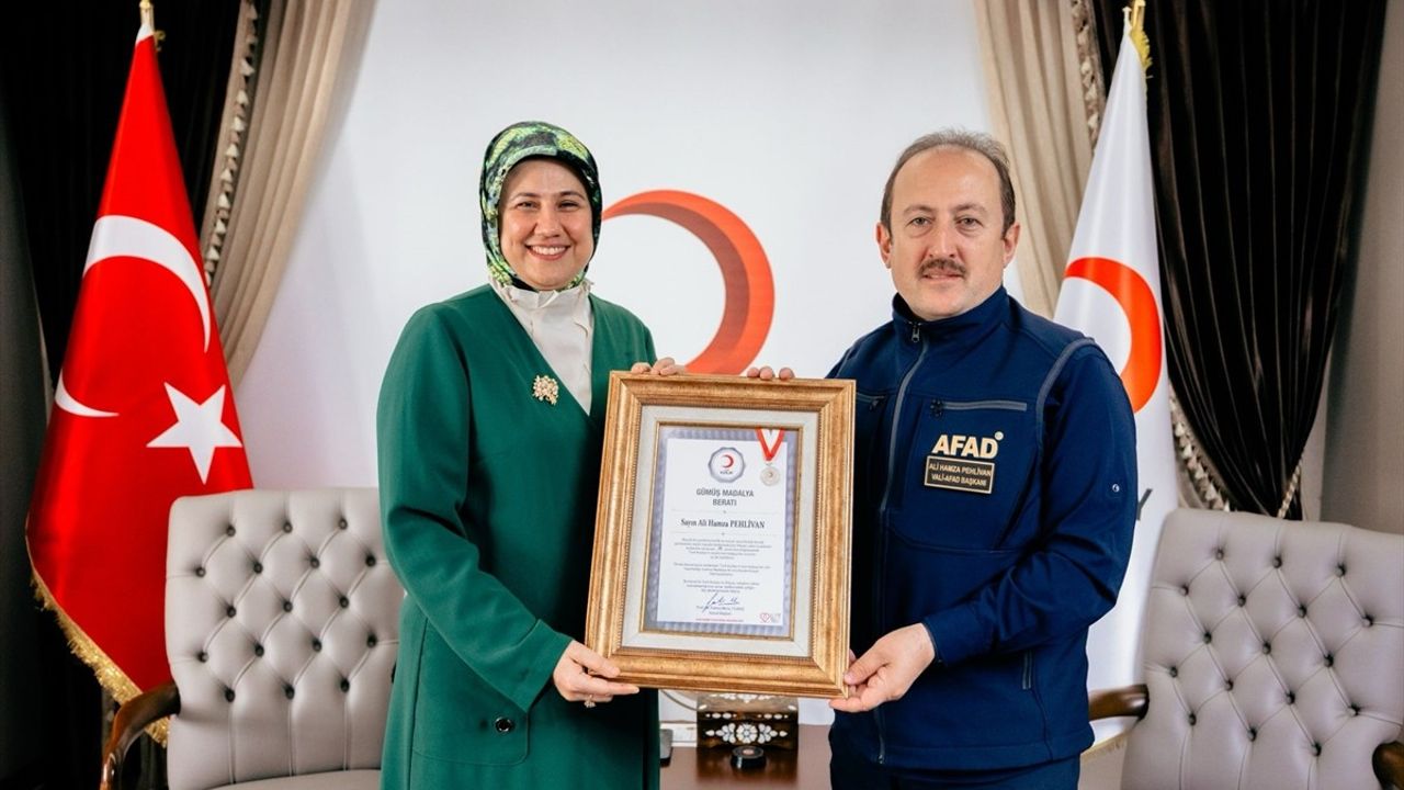 AFAD Başkanı Ali Hamza Pehlivan, Türk Kızılay Genel Başkanı Fatma Meriç Yılmaz'ı Ziyaret Etti