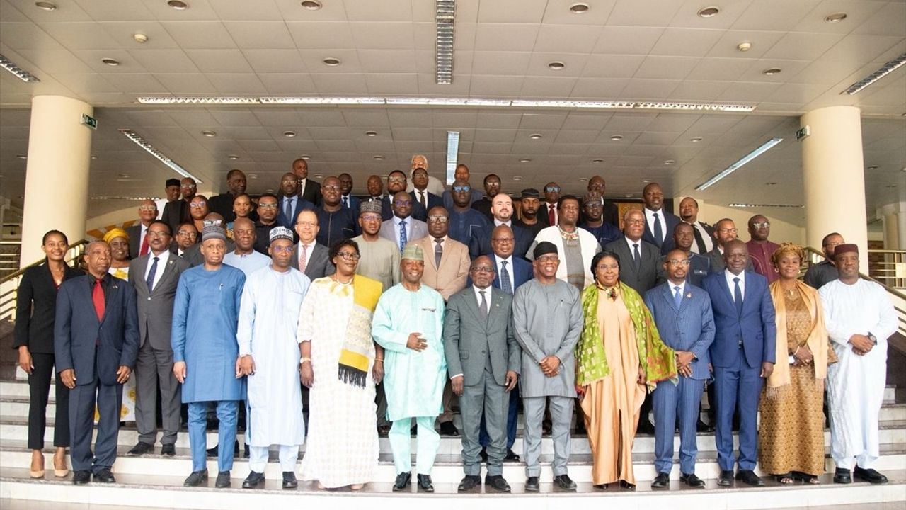 Afrika Birliği ve ECOWAS, Kıtada Barış ve Güvenlik İçin İstişare Toplantısı Düzenledi