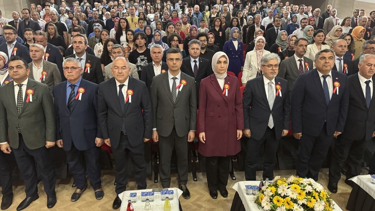 Afyonkarahisar'da Öğretmen Akademileri Kapanış Programı Düzenlendi
